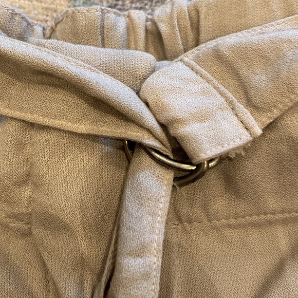 Splendid super soft distressed shorts - Picture 3 of 4